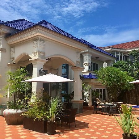 Villa D' Artagnan Hotel & Restaurant Sihanoukville Bagian luar foto