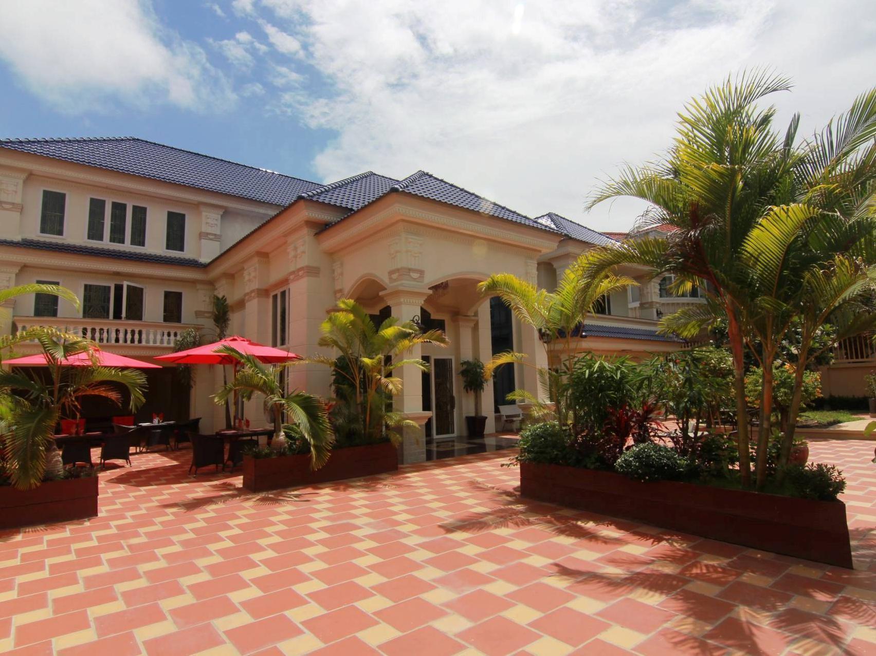 Villa D' Artagnan Hotel & Restaurant Sihanoukville Bagian luar foto